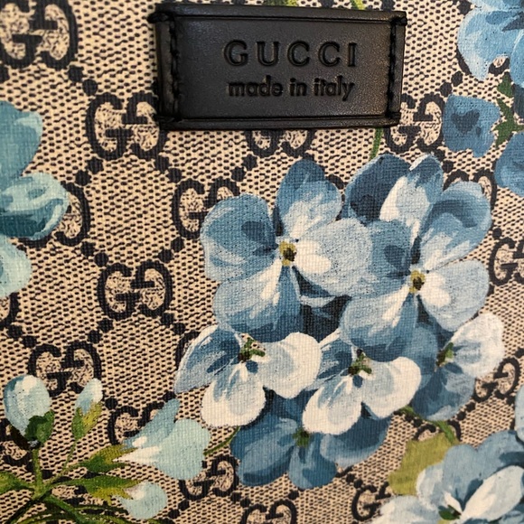 Gucci Handbags - Gucci Purse